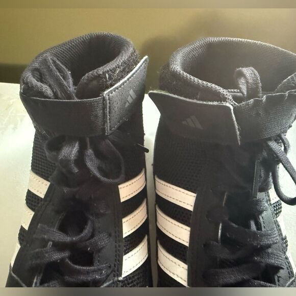 AdidasāMen's Black and White Wrestling Shoes - Picture 5 of 7